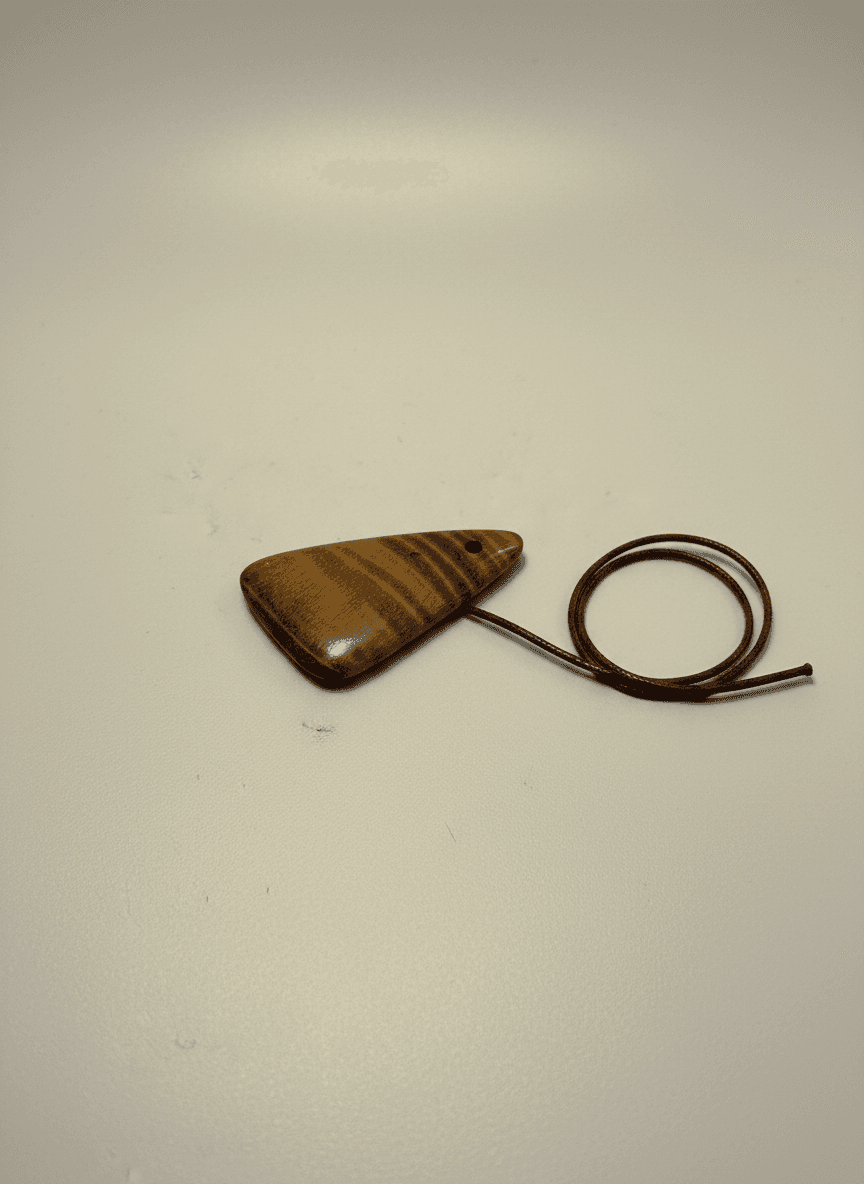 Pandantiv Triunghi Ascuțit Nuc